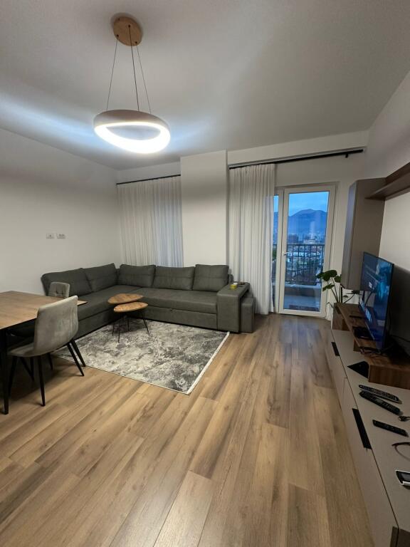 Jepet me qera apartamenti 1+1+🅿️ te Rruga Egnatia.