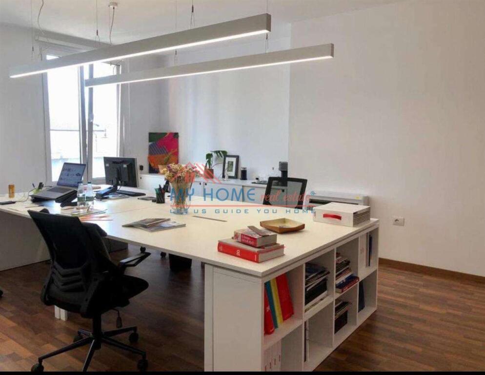 Ufficio in affitto presso RTSH Tirana
