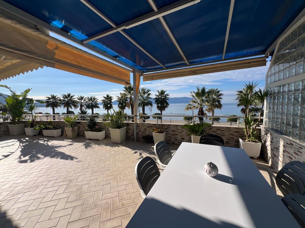 Appartamento Con Vista Mare In Affitto Sul Lungomare