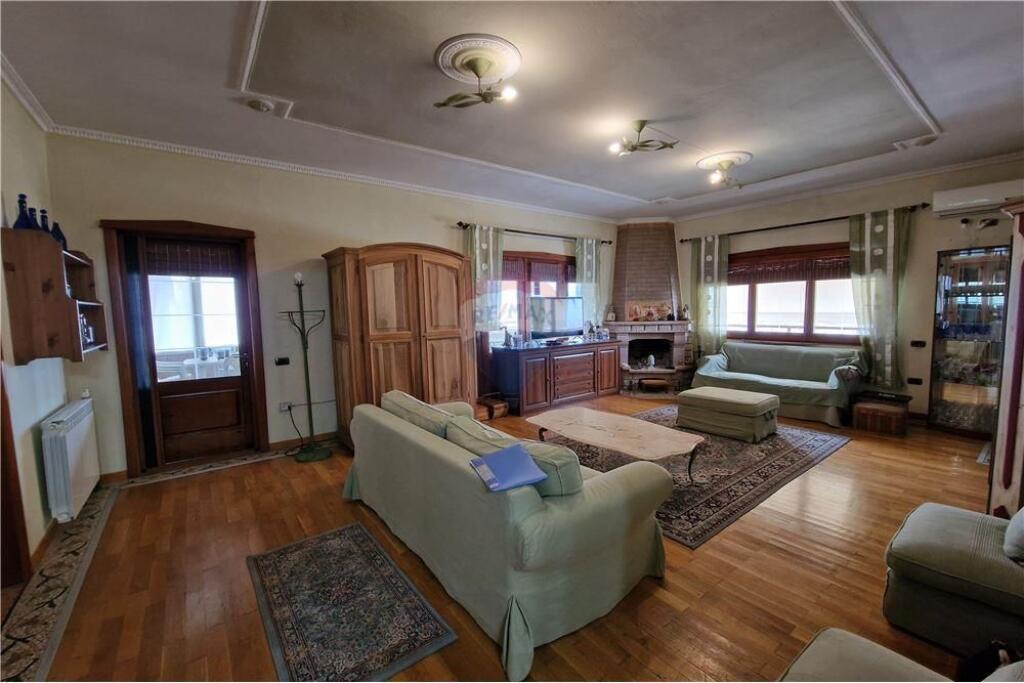 PENTHOUSE LUKSOZ, NE QENDER TE VLORES!