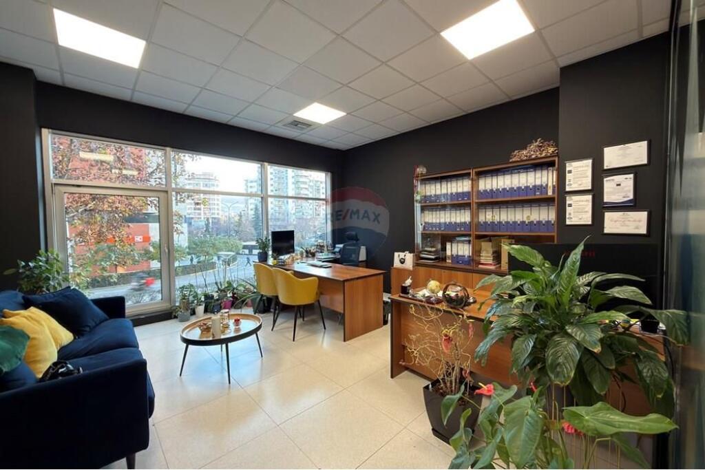 Zyrë - Për Qira - Kompleksi Delijorgji--------Rruga e Kavajes-----Tiranë-------