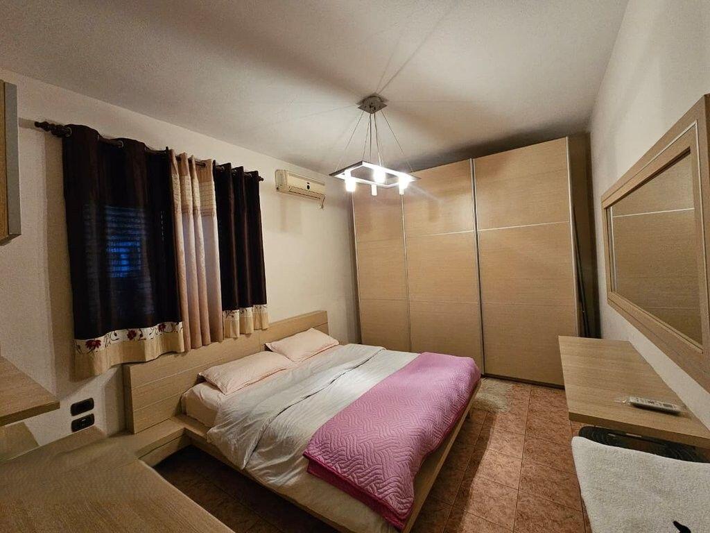 JEPET ME QIRA APARTAMENT 3+1+2 TE SHKOLLA E BALETIT!! 800 € /Muaj