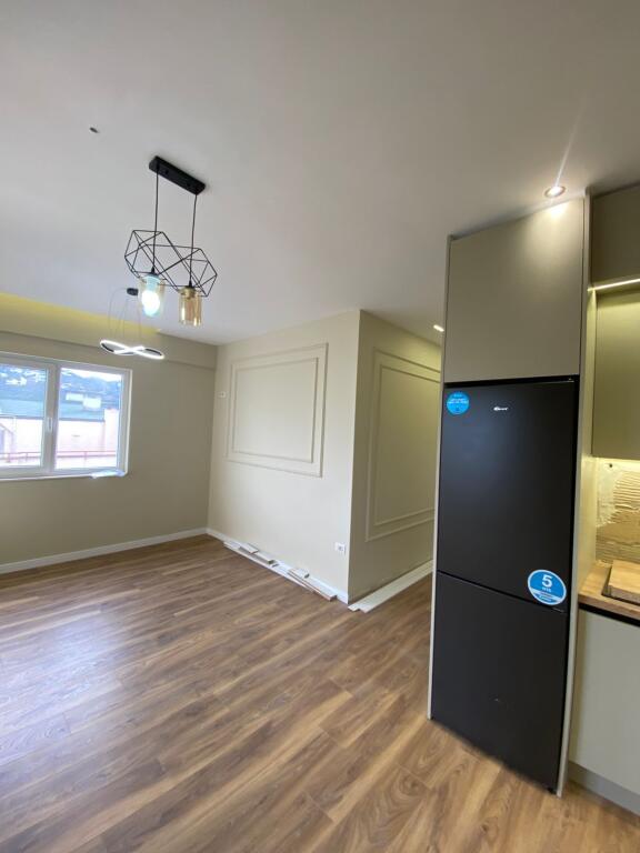 Jepet me qera penthouse liqeni that mobiluar 750 eu