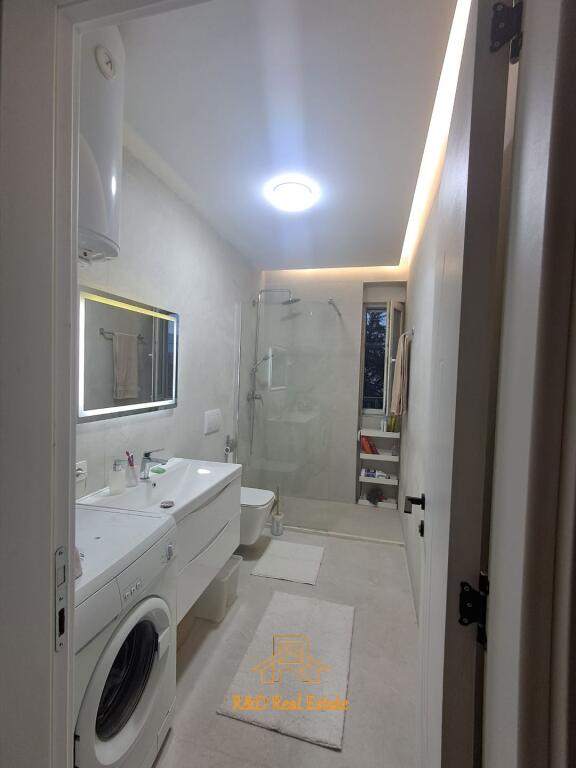Jepet me qera apartament 1+1 +Garderobe– Zona Air Albania