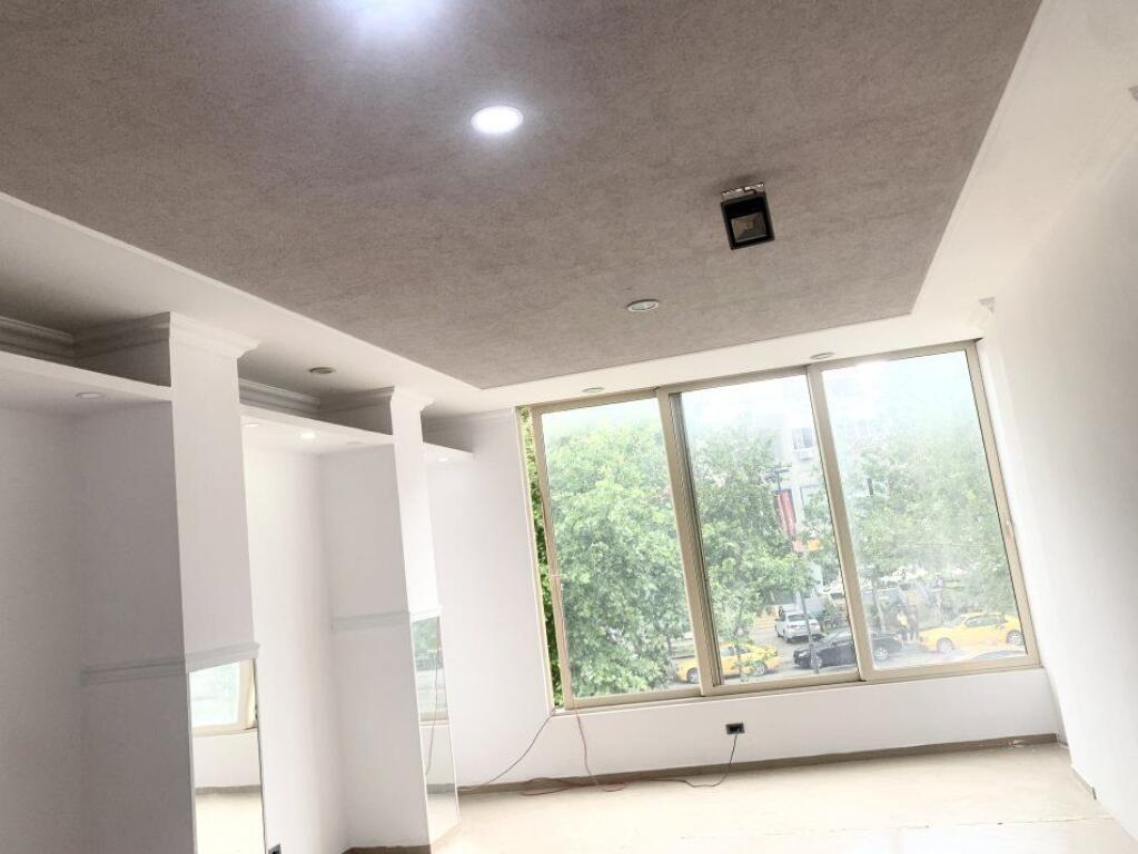 Ofrohet me qera ambjent biznesi Kati 1, 200 m² 1.700 €