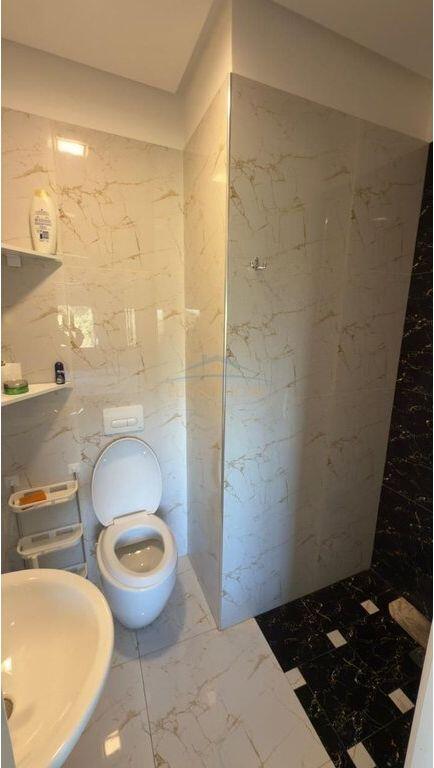 Shitet apartament 2+1+2 Liqeni i Thate