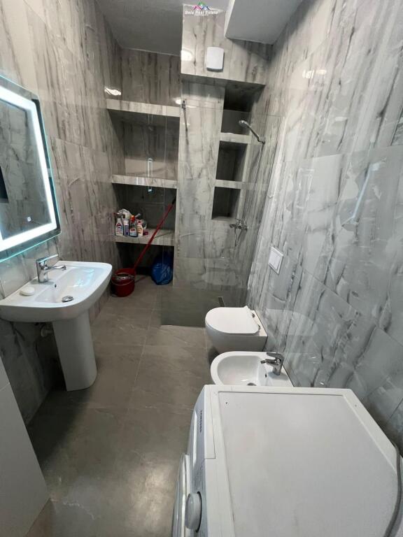 Appartamento In Affitto 1+1 Vicino a Komuna e Parisit (ID B2101385) Tirana