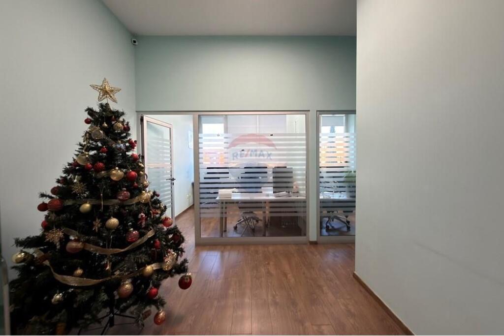 Zyrë - Për Qira - Kompleksi Delijorgji--------Rruga e Kavajes-----Tiranë-------