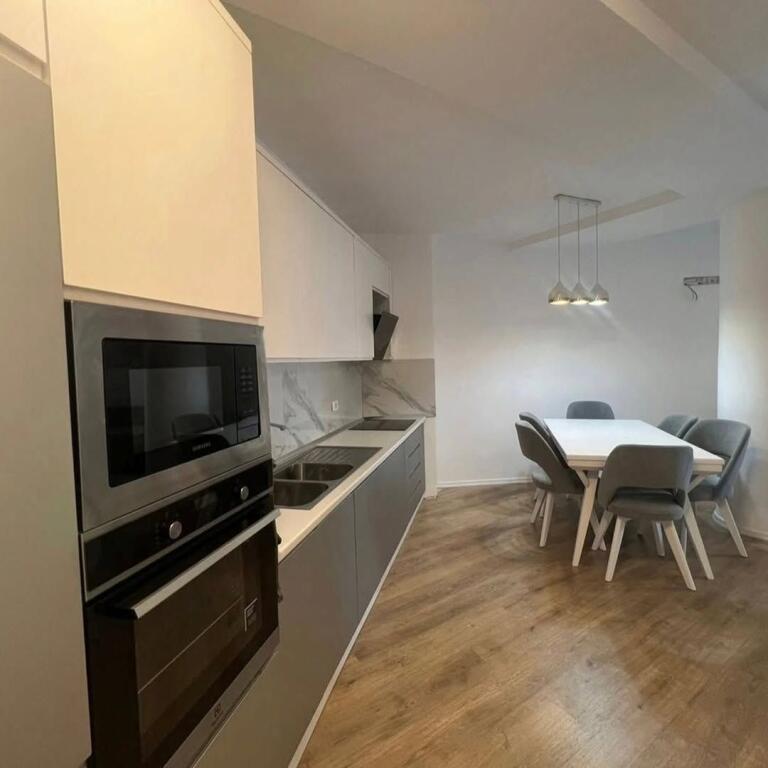 In vendita..!!  📍 Kodra e Diellit 2 (Edificio Flutura)  🏠 Appartamento 1+1  