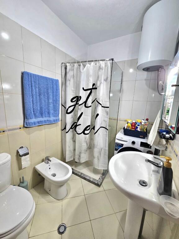 📣 QERA Apartament 2+1 Me 2 Tualete 📍 Fresk, Pranë Restorant Deliut 🛣️ Rruga e Teleferikut ✨