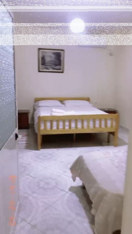 Shtepi 2+1, Mine Peza!