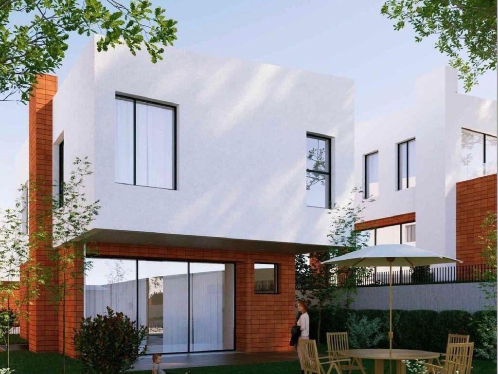 Villa in Vendita 2 Piani + 1 Piano Seminterrato – Mjull-Bathore!!