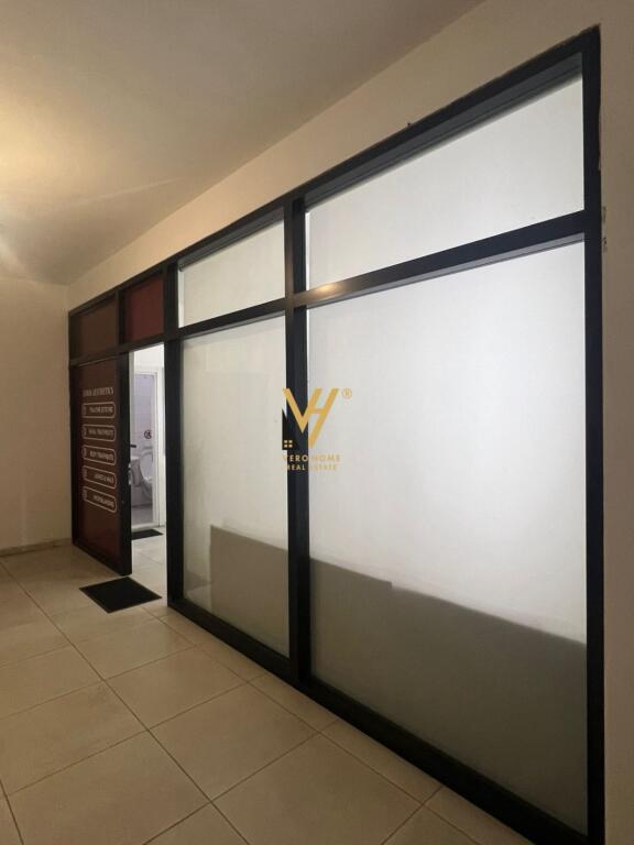 JEPET AMBIENT BIZNESI 60 M2 ME QERA TE ISH PARKU 50.000 LEKE