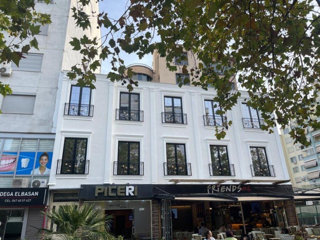 Ofrohet me qera ambjent biznesi Kati 1, 200 m² 1.700 €