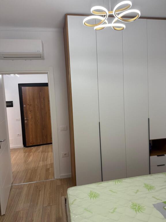 🏡 Jepet me qira apartament 1+1 📍 Adresa: Pallati Urban Gate, përballë Kompleksit Jolla, Astir💰 Çmimi: 50.000 lekë / muaj