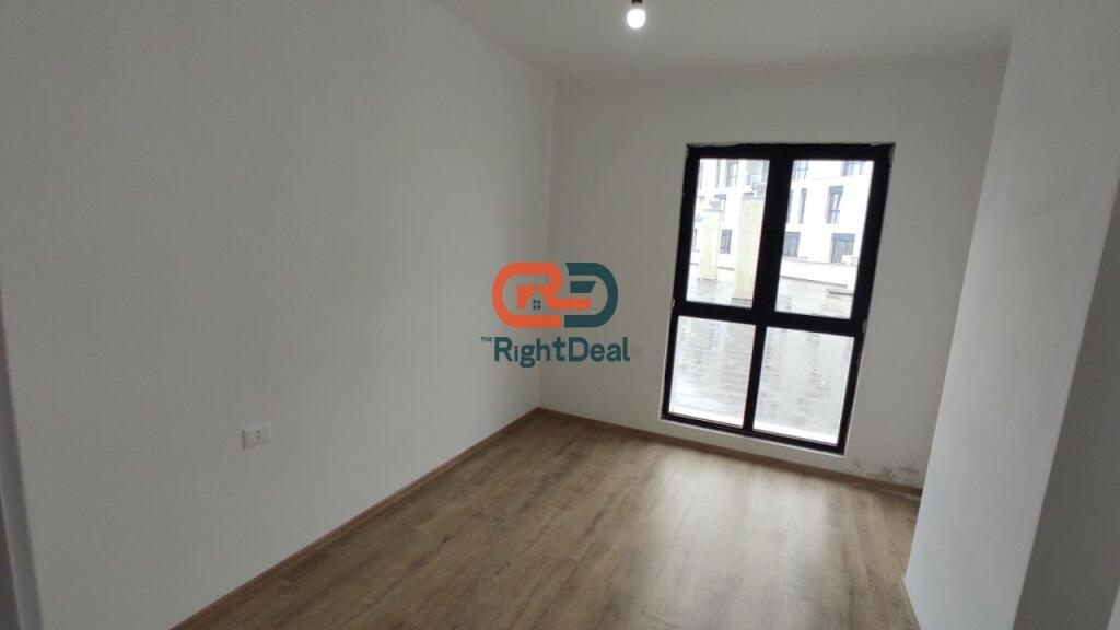 Tek Farmacia 10, Ne Kompleksin Arlis, Jepet Me Qira Ambient Per Zyra Me Hapesira Te Bollshme !!