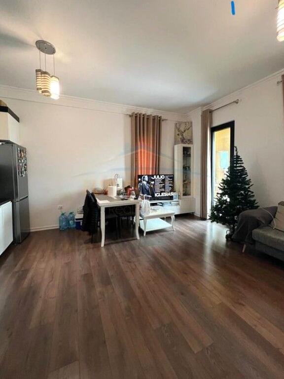 Apartament 2+1+2 per shitje, 21 Dhjetori, Tirane