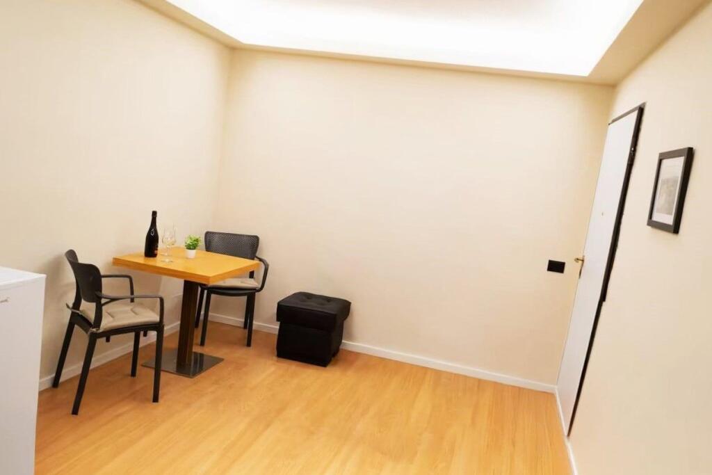 Zyre Me Qera Tek Pazari i Ri (ID BZ2772) Tirane