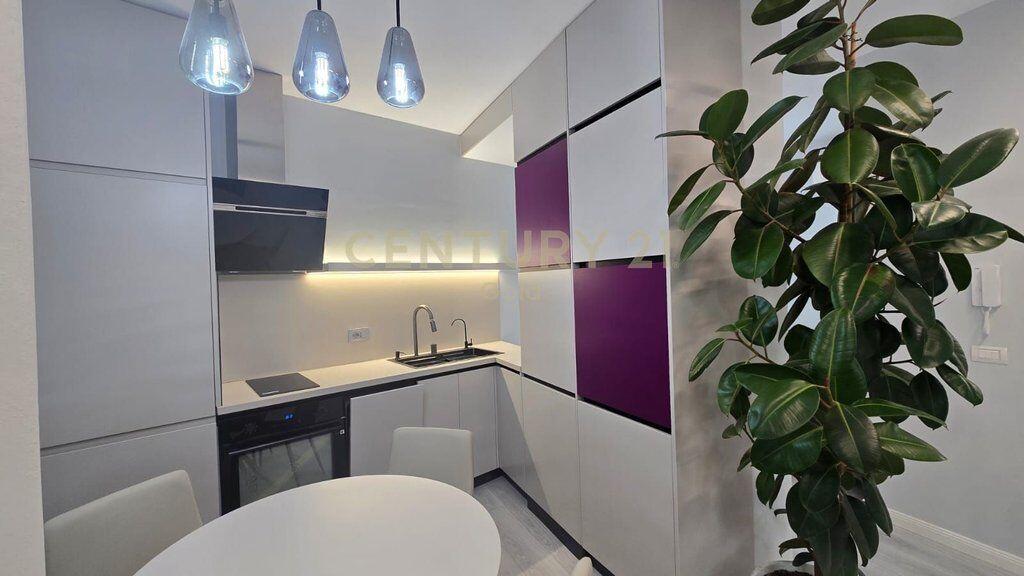 Jepet me qira apartament 2+1 me post parkimi, pranë 9-Katesheve, Tiranë.