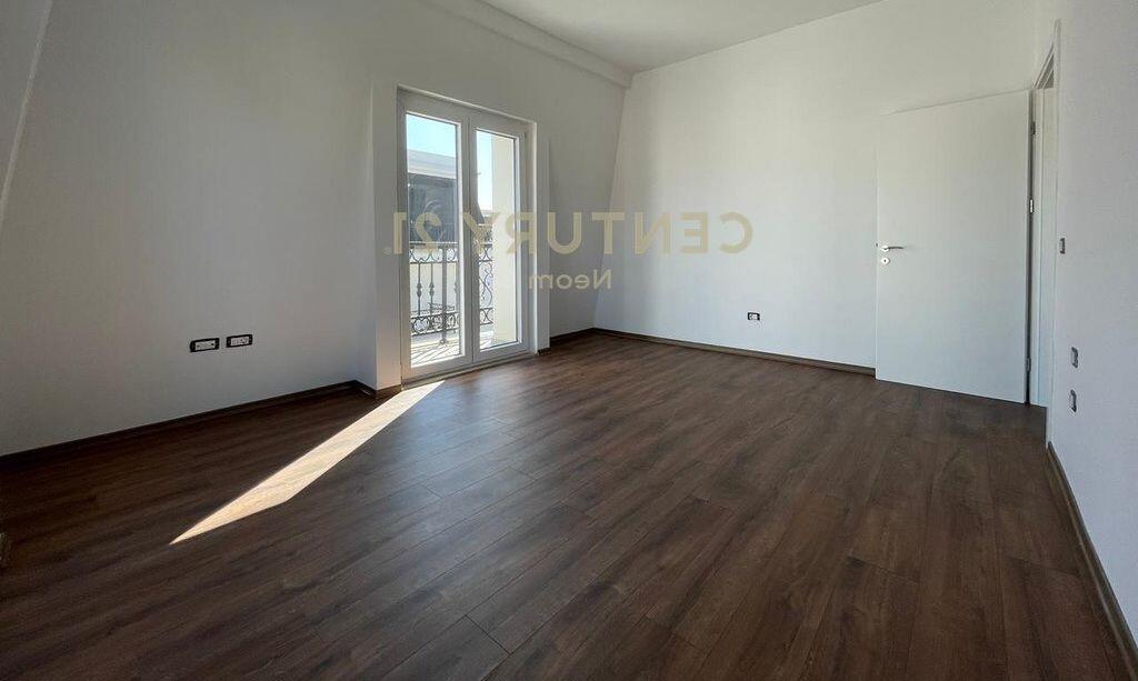 VENDESI APPARTAMENTO 2+1+2, PORTA TIRANA NUOVA.