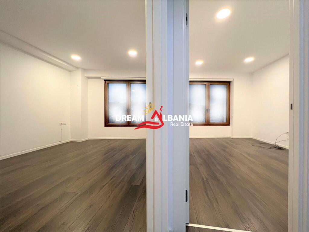 Jepet me Qera Zyre/Ambient Biznesi tek Rruga e Kavajes prane Delijorgjit ne Tirane (ID 4261900)