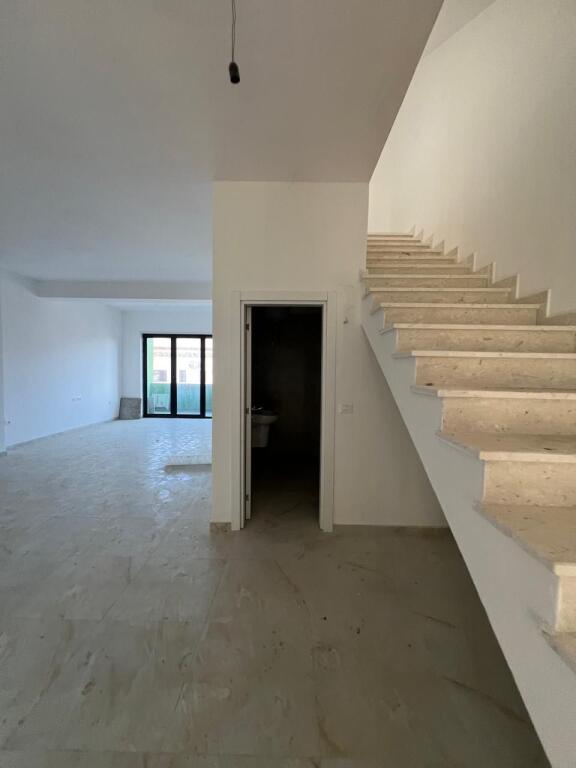 Shitet, Duplex 3+1+3, për Shitje, Zgjatimi - Kodra e Diellit 1.