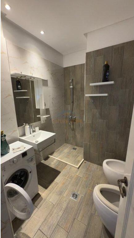 Shitet apartament 2+1+2 Liqeni i Thate