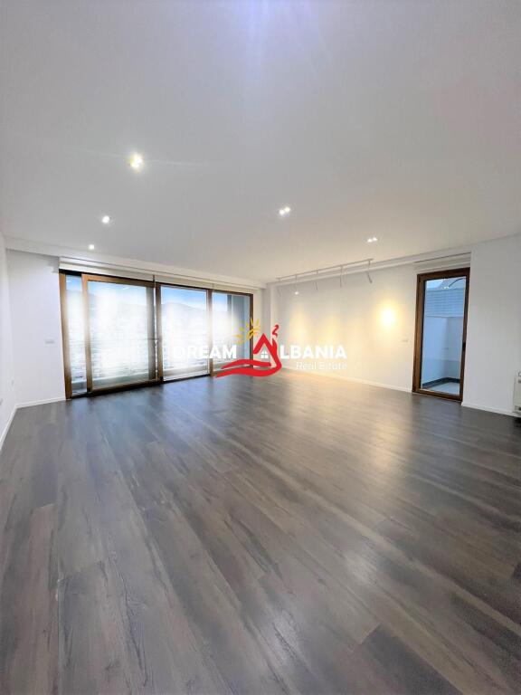 Jepet me Qera Zyre/Ambient Biznesi tek Rruga e Kavajes prane Delijorgjit ne Tirane (ID 4261900)