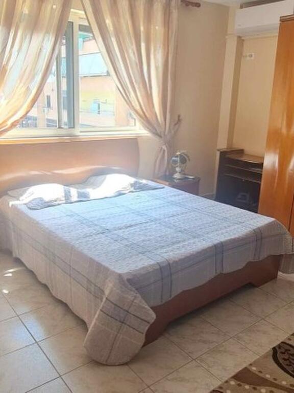 Jepet me qera 3+1 ne Laprake prane ZKM.