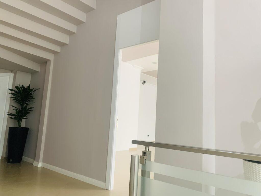 Ofrohet me qera ambjent biznesi Kati 1, 200 m² 1.700 €