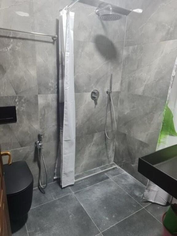 Jepet me qera 3+1 ne Laprake prane ZKM.