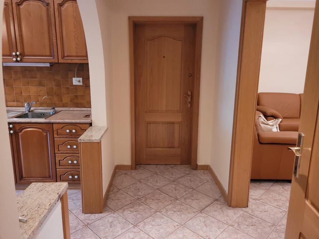 🏙️ Jepet me qira Super Apartament 3+1+2 në Zemër të Bllokut