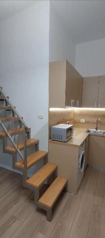 Shitet apartament Grasoniere, mbrapa Globe, Rruga e Kavajes.