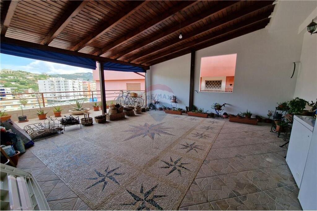 PENTHOUSE LUKSOZ, NE QENDER TE VLORES!