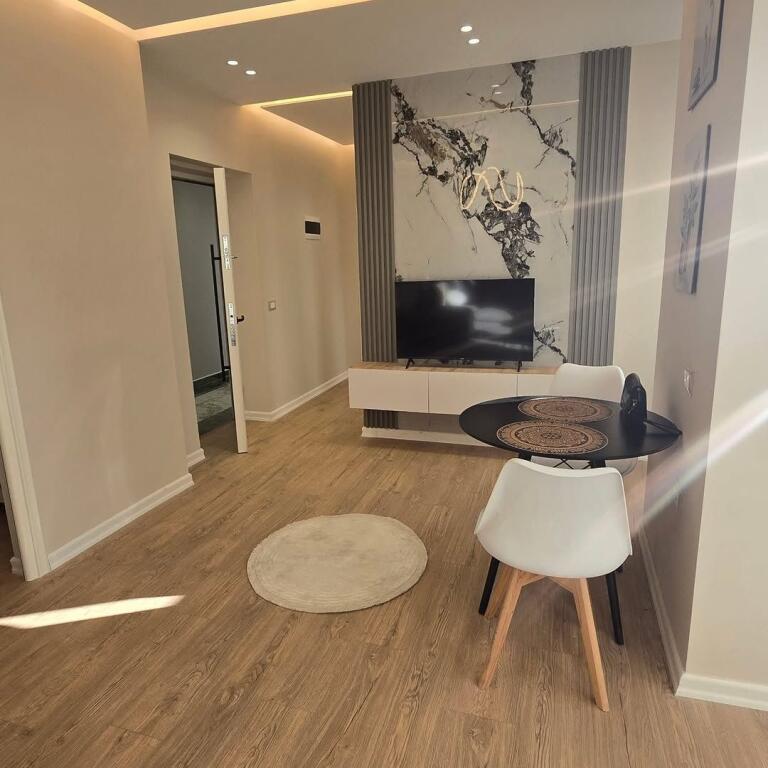 Shiten 2 apartamente 1+1+Garsoniere..!! 📍 Rruga e Barrikadave