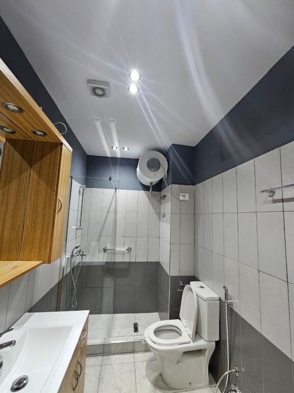 SHITET Apartament 2+1 me Ballkon – Liqeni i Thatë