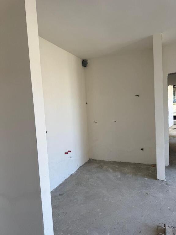 🏙️ SHESIM APARTAMENT 2+1+2 – ZONË ELITARE 📍 Pranë Air Albania