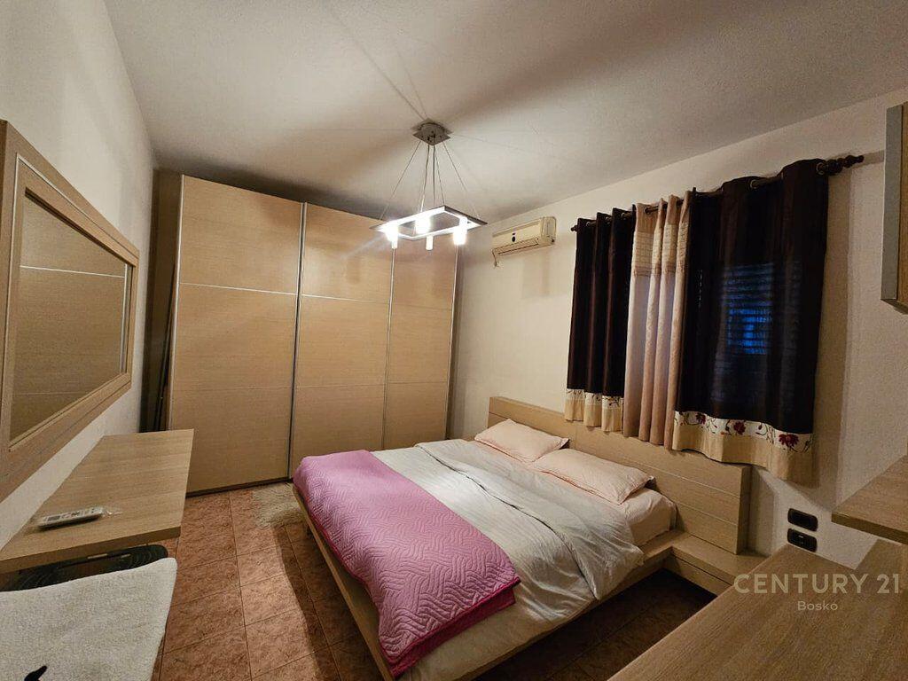 JEPET ME QIRA APARTAMENT 3+1+2 TE SHKOLLA E BALETIT!! 800 € /Muaj Sip. Totale  117m2