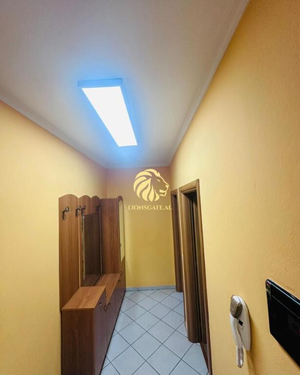 🏡 APARTAMENT ME QIRA – Qender, mbrapa muzeut