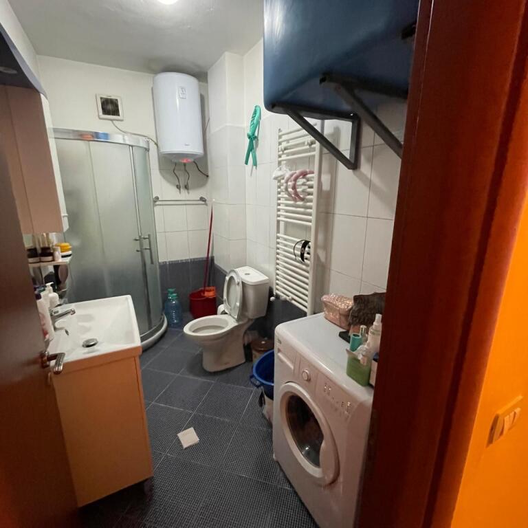 Vendesi in vendita appartamento 1+1 nel Comune di Parigi