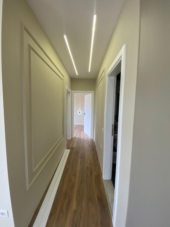 Jepet me qera penthouse liqeni that mobiluar 750 eu