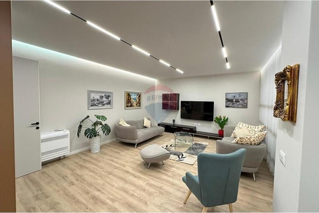 Apartament 2+1 me qira Rruga e Barrikadave