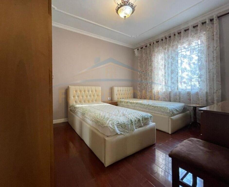 Qera, Apartament 2+1+2, Bllok