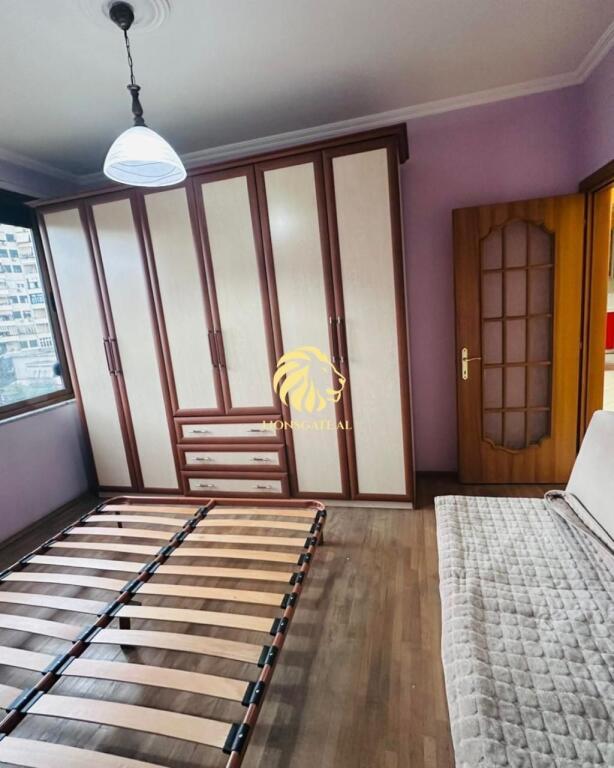 🏡 APARTAMENT ME QIRA – Qender, mbrapa muzeut