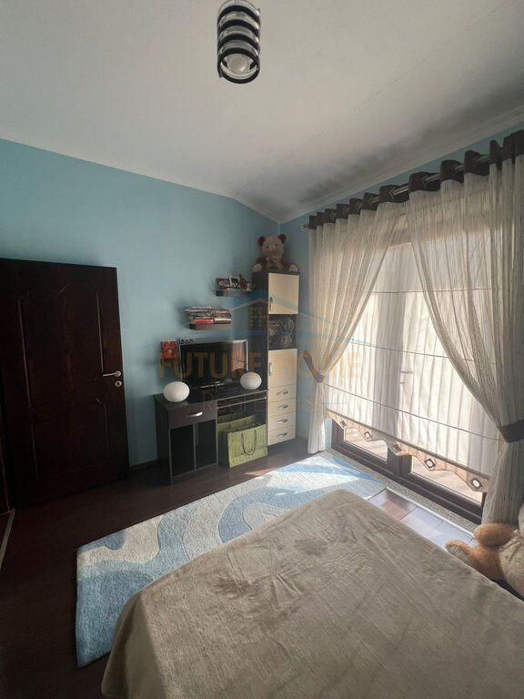 Vilë, per shitje ne Vaqarr