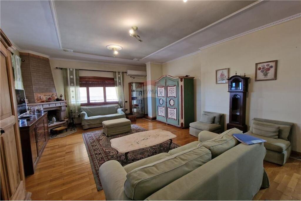 PENTHOUSE LUKSOZ, NE QENDER TE VLORES!