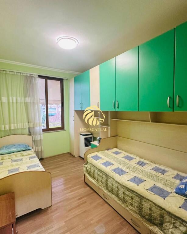 🏡 APARTAMENT ME QIRA – Qender, mbrapa muzeut