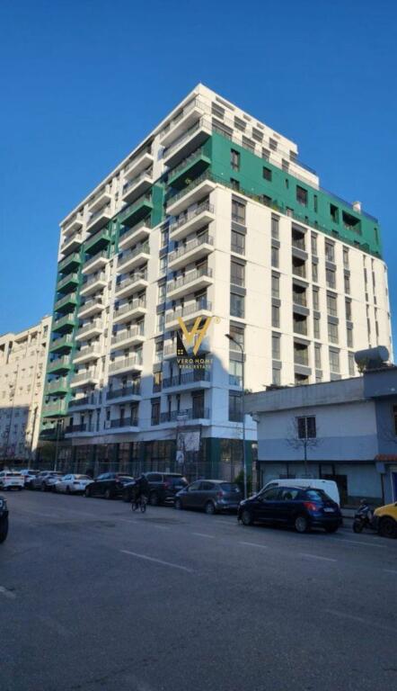 JEPET ZYRE 400 M2 ME QERA TE KOMUNA E PARISIT 10.000 EURO