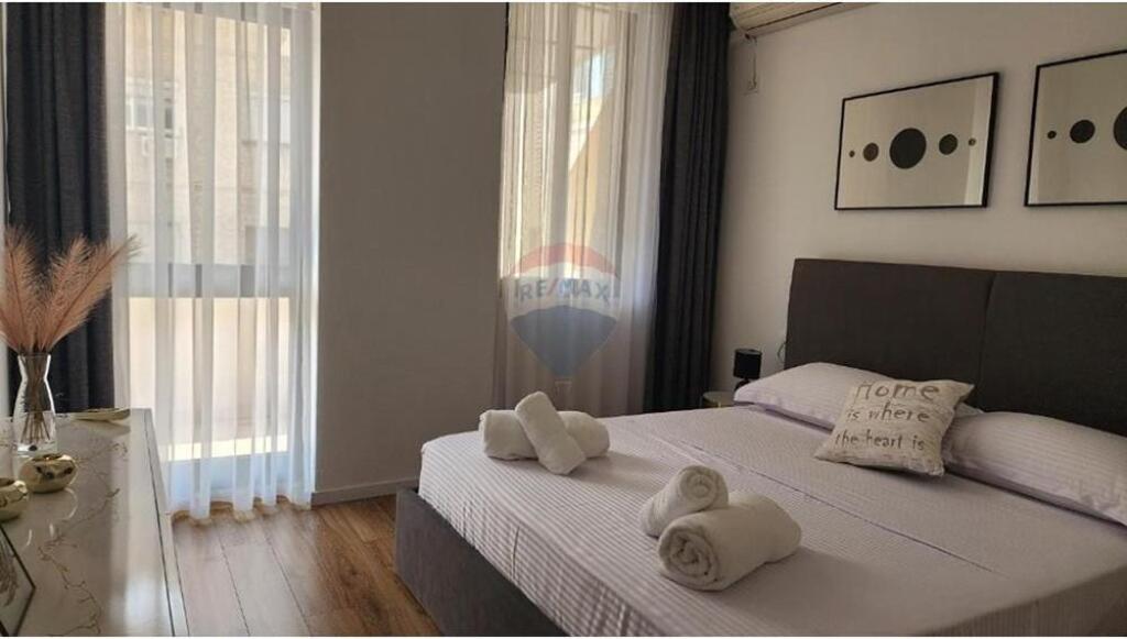 Appartamento - In Affitto - Via Muhamet Gjollesha, Tirana