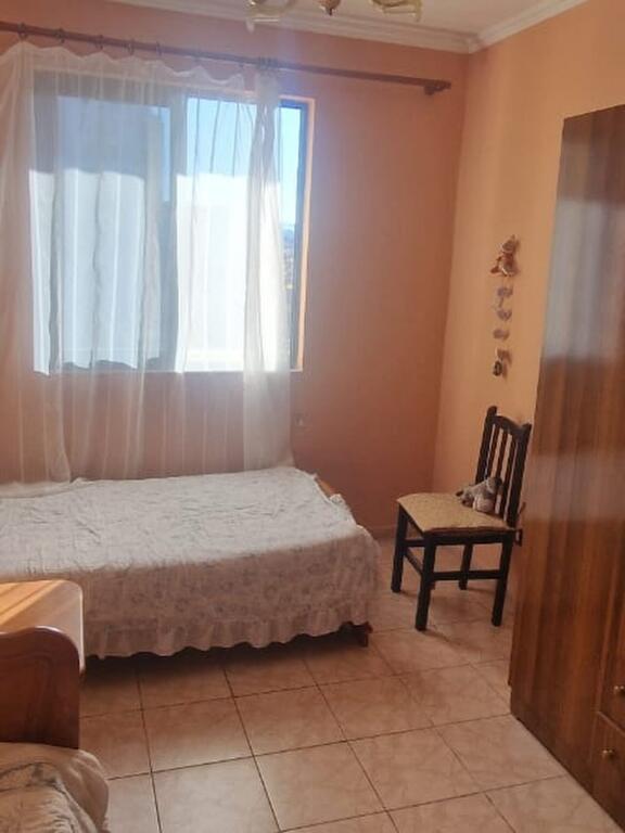 Jepet me qera 3+1 ne Laprake prane ZKM.